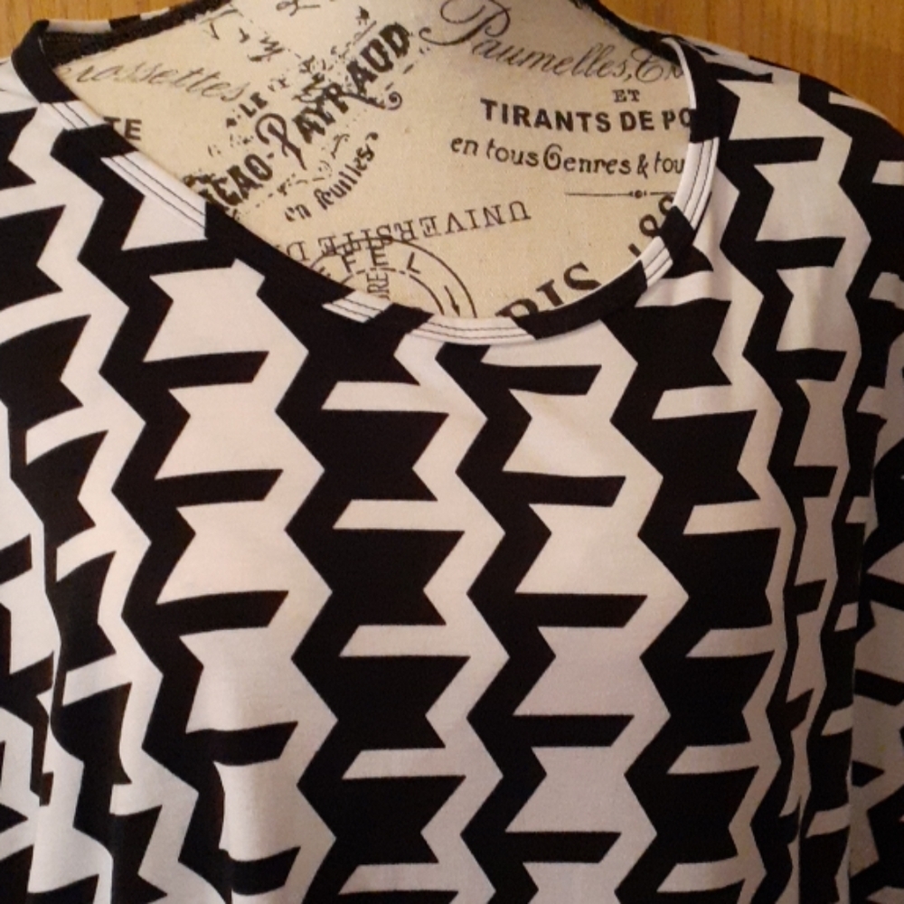 Lularoe Top - Picture 2 of 3